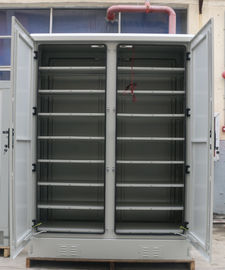Recinzione all'aperto a parete semplice della batteria di due baie con 2 strati del sostegno Front Doors della batteria