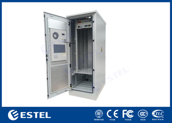 Armadio integrato esterno con batteria e unità di distribuzione dell'energia con livello di protezione IP55