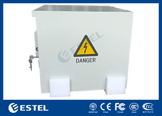 Armadio da esterno per telecomunicazioni con montaggio su palo 8U IP55 RAL7035 con controllo termico della temperatura