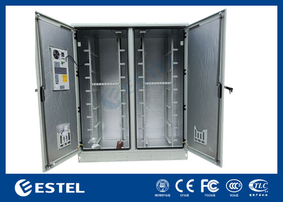 Armadio elettrico da esterno a doppio scomparto IP65 42U – RAL7035, costruzione in acciaio zincato da 1,5 mm e acciaio inossidabile SUS316 per maggiore durata e protezione