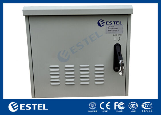 Armadio da esterno per telecomunicazioni con montaggio su palo 8U IP55 RAL7035 con controllo termico della temperatura