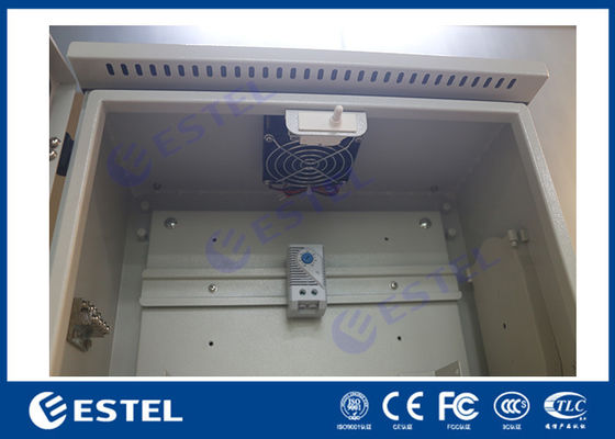 Contenitore per il controllo del traffico IP55 montato su un palo a parete con piastra posteriore e rotaia