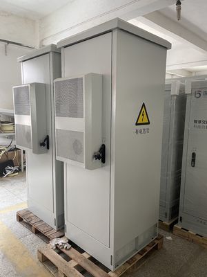 Armadio batteria esterno IP55 con sistema di alimentazione integrato 9KW 48VDC raddrizzatore per telecomunicazioni